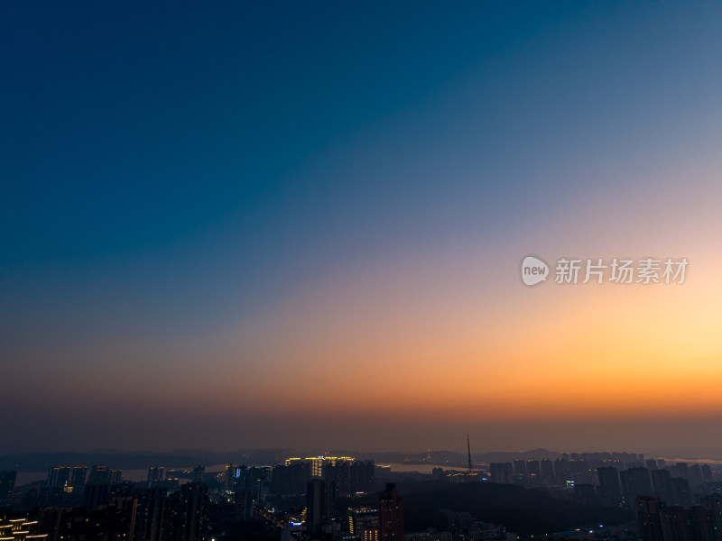 湖南岳阳晚霞夜景航拍图