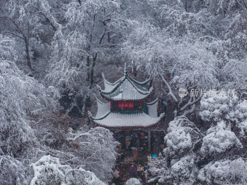 爱晚亭雪景