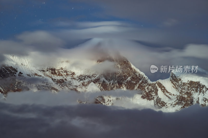 西藏林芝索松村南迦巴瓦峰雪山云海之巅