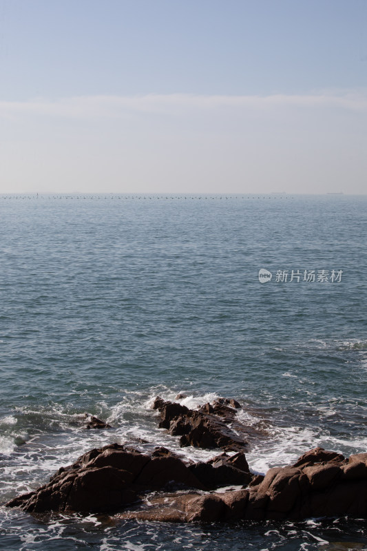 山东青岛第三海水浴场海滨海岸海滩海天景观