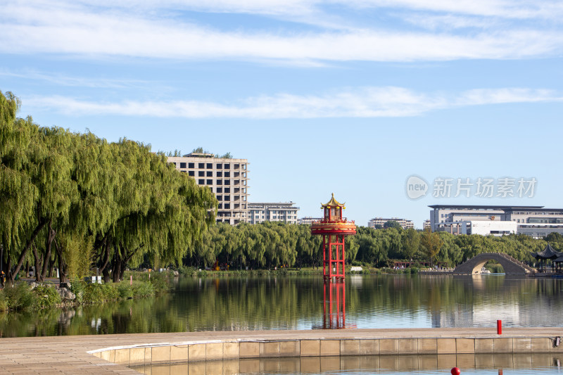 唐山惠丰湖城市公园湖畔秋景