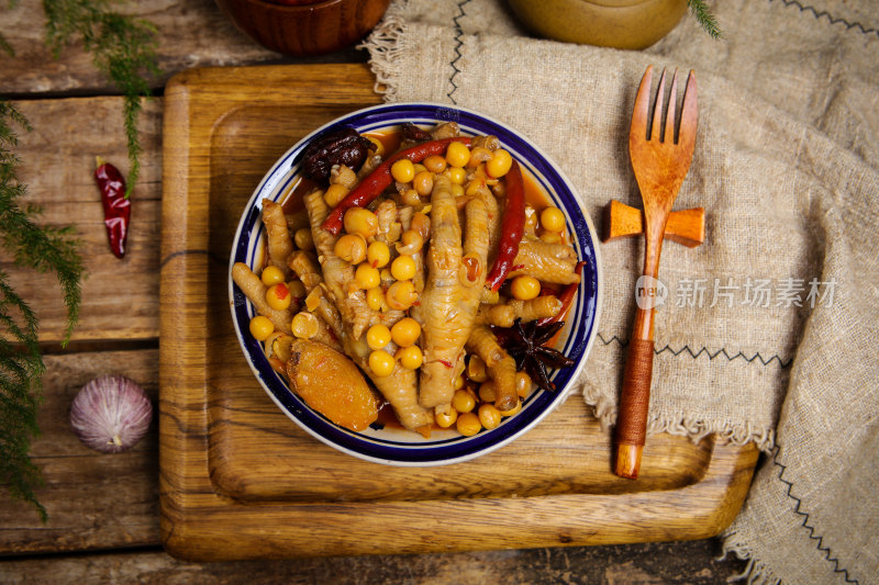 营养滋补黄豆焖鸡爪