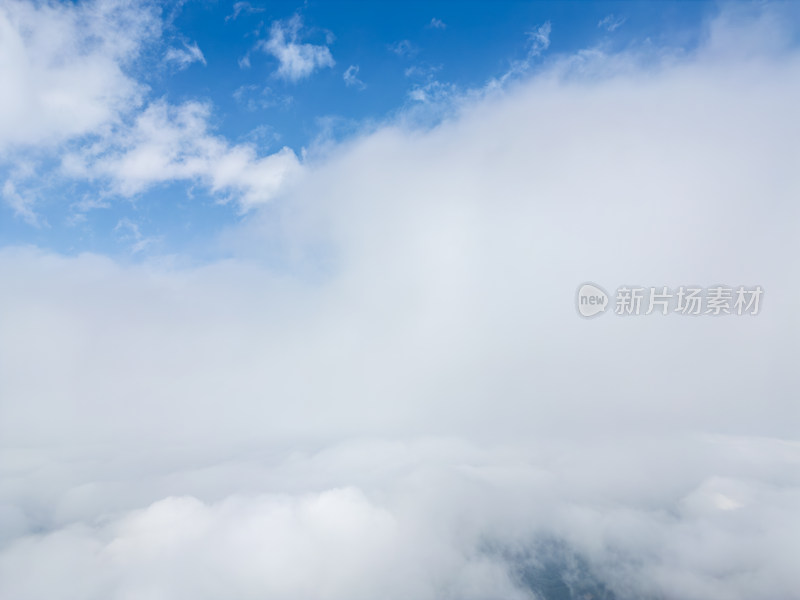 航拍云雾缭绕的山脉自然风光全景