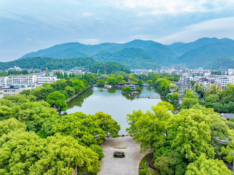 航拍浙江省台州市临海市东湖景区紫阳古街