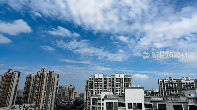 住宅楼外景蓝天白云