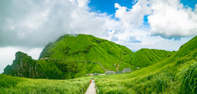 翠绿的高山