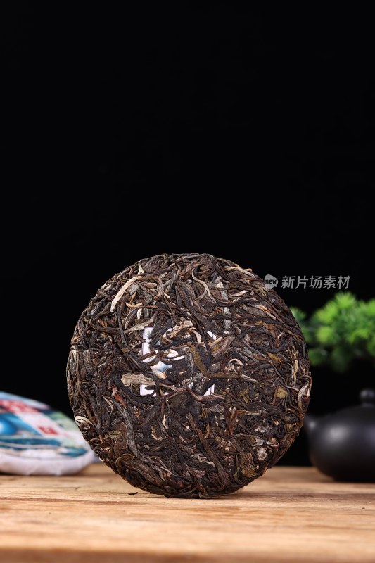 孔珍藏孔雀图案普洱茶饼