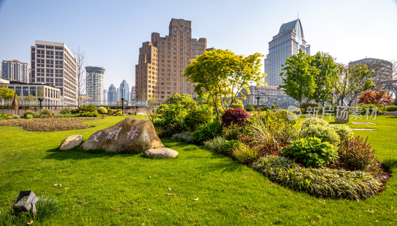 上海苏州河外滩源外白渡桥陆家嘴城市景观