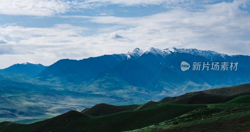 新疆雪山草原绝美震撼风光