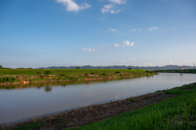 河流堤坝风景