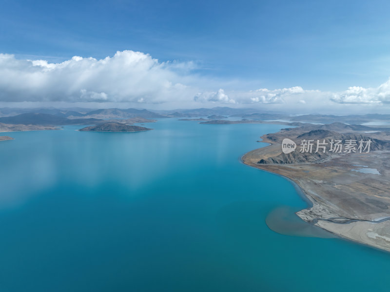 西藏山南羊卓雍措圣湖神湖蓝色高空航拍