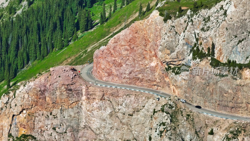 新疆伊昭公路乌孙山悬崖公路航拍