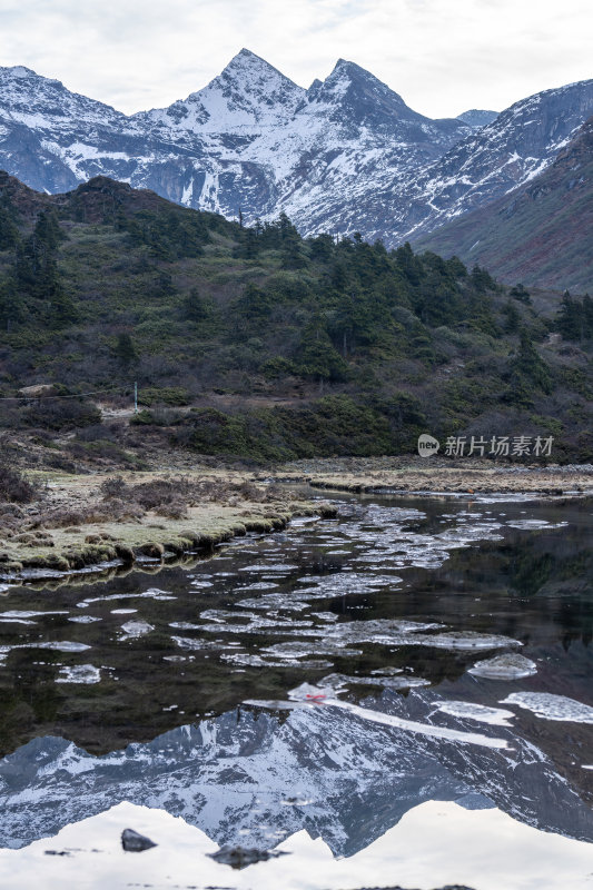 西藏日喀则珠峰东坡嘎玛沟喜马拉雅山脉雪山