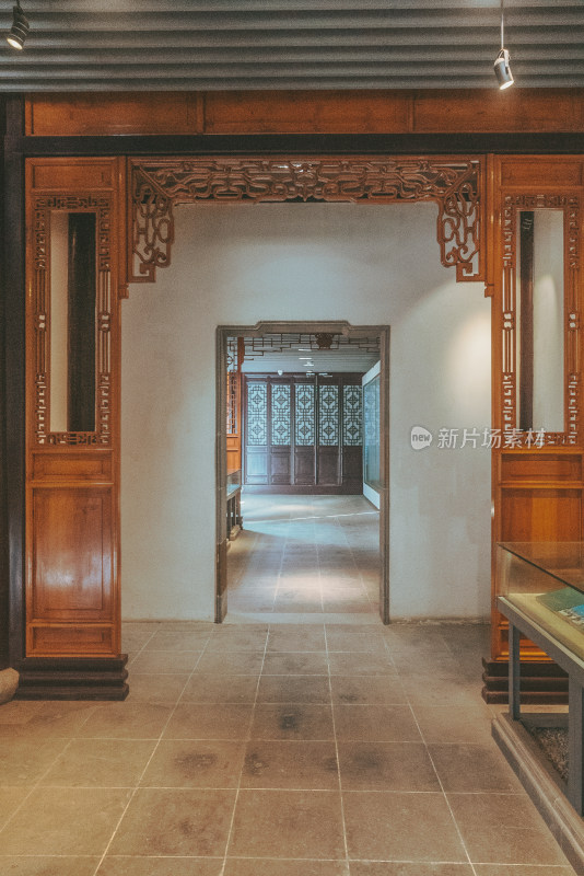 苏州园林博物馆中式古典木雕装饰室内场景