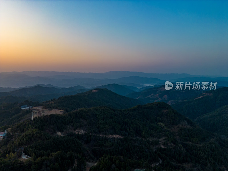 山川丘陵地貌日落晚霞航拍摄影图