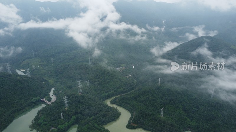 广东东莞：雨后银瓶山上空出现云海