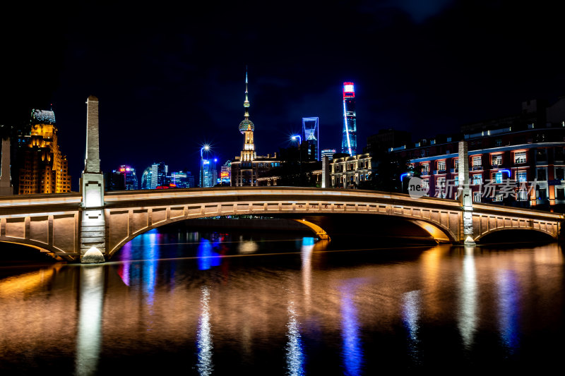 上海苏州河外滩源陆家嘴城市夜色倒影景观