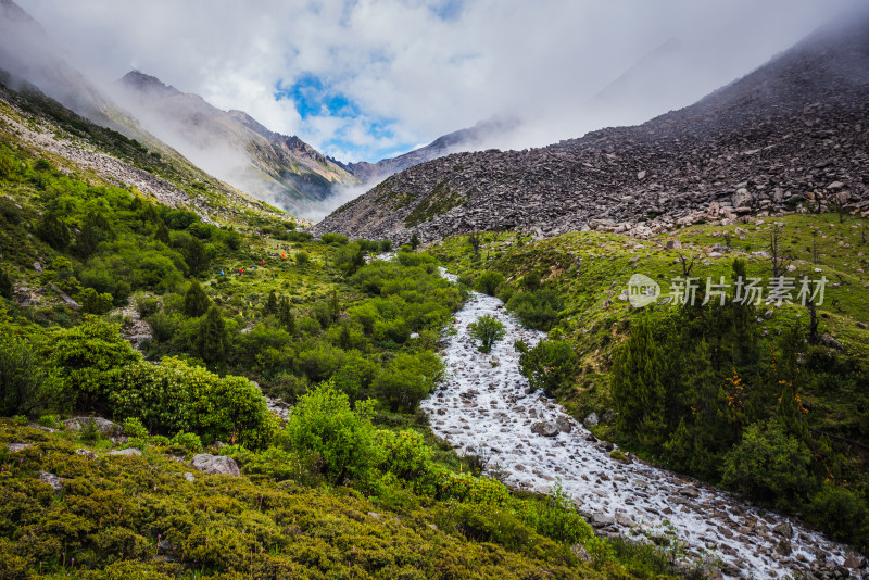 川西高原山谷河流自然风景