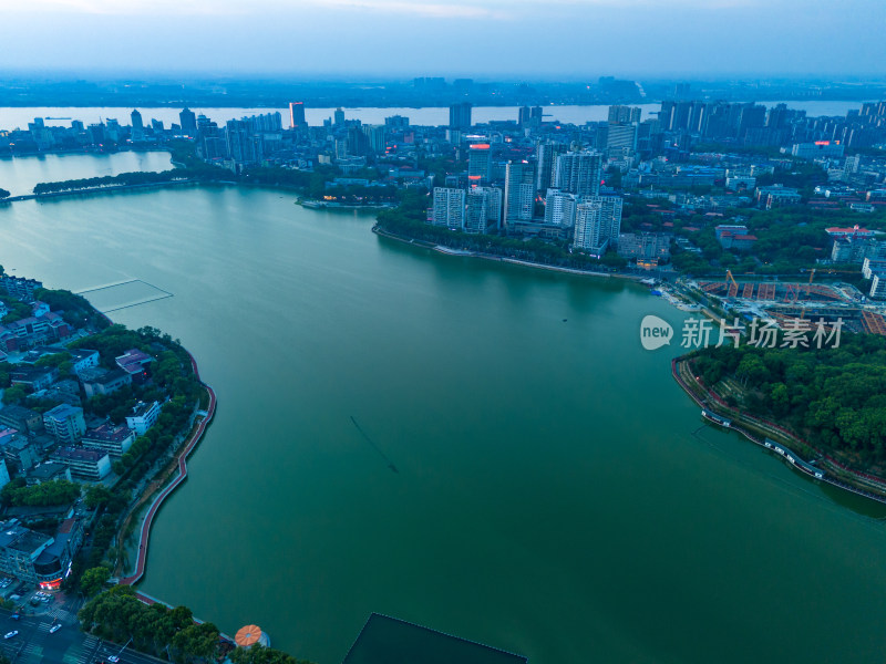 九江河流两岸城市风光航拍图