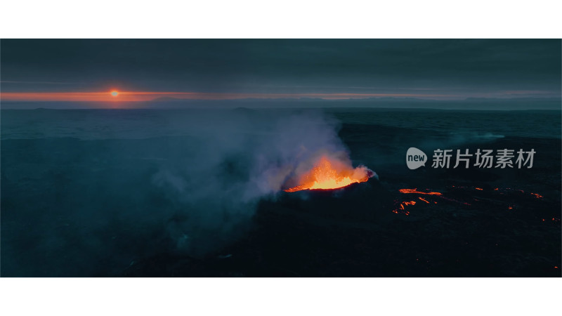 火山冒出的浓烟，火山爆发时的熔岩爆发