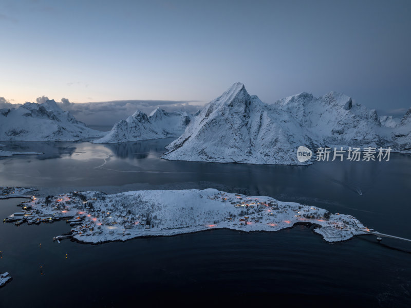 挪威罗弗敦群岛北极圈雷纳冬季雪景高空航拍