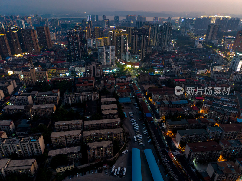 湖南岳阳晚霞夜景航拍图