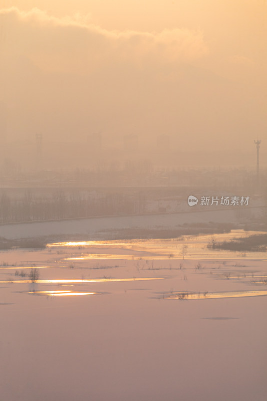 山东济宁邹城孟子湖日出雪景