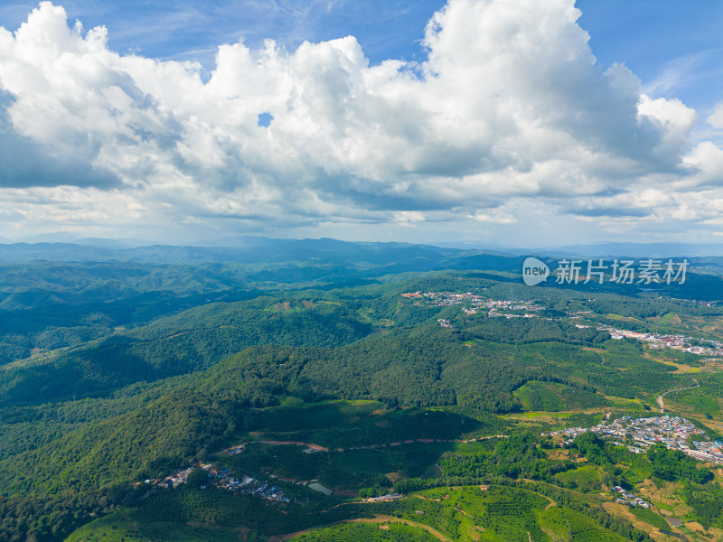 航拍天空高山草甸山脉田园村寨风光