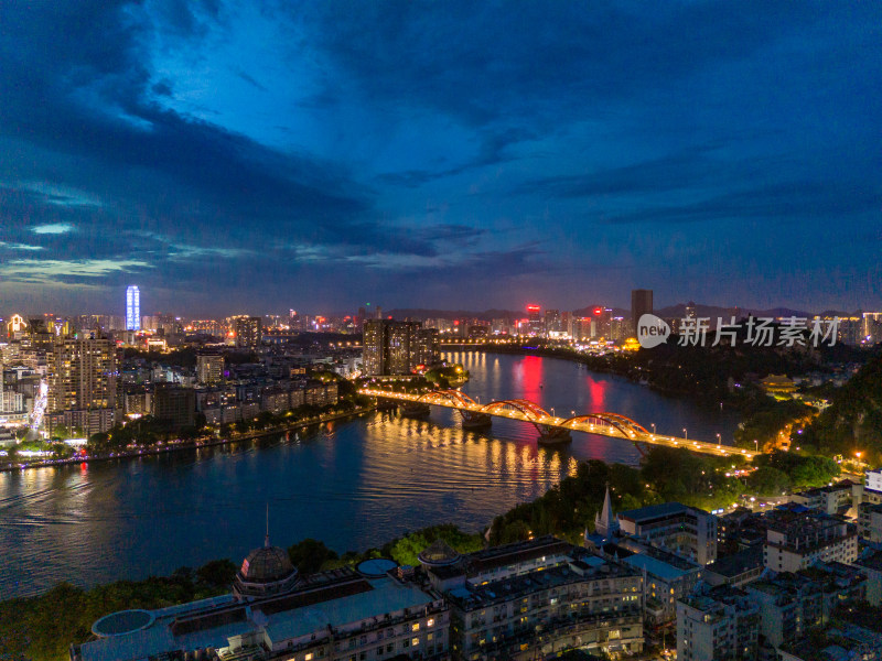 柳州夜幕降临晚霞夜景航拍图