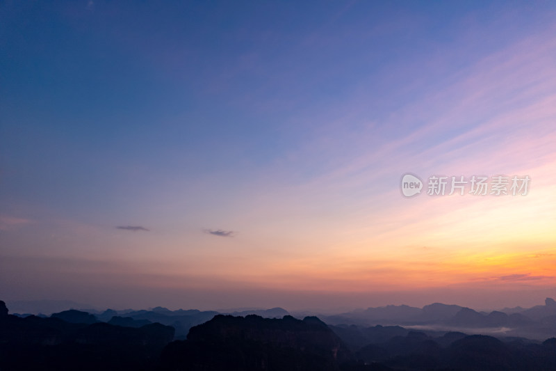 广东韶关丹霞山日落晚霞夕阳航拍摄影图