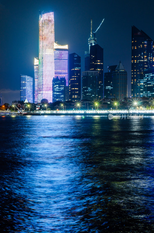 青岛市中心海天中心夜景