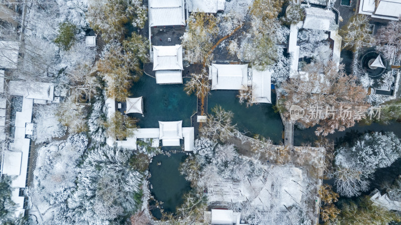 山东济南趵突泉泉水雾气雪景航拍