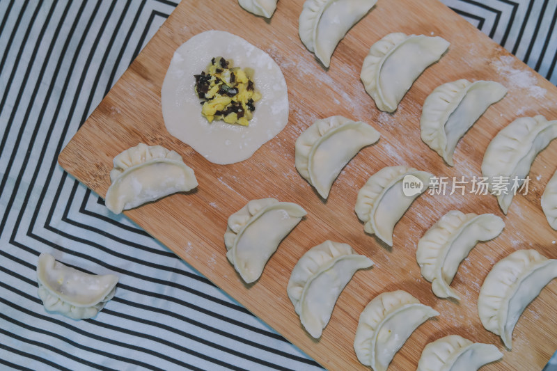 家庭自制包饺子过年春节美食
