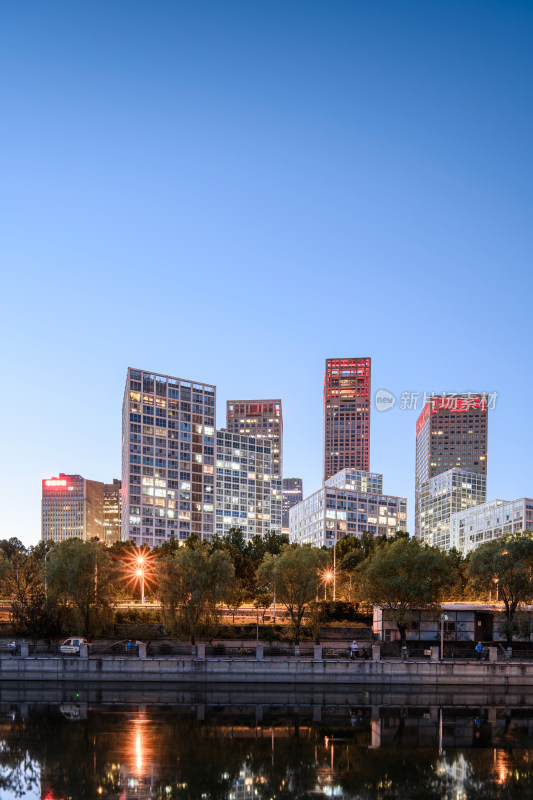 北京国贸CBD商务建筑群夜景