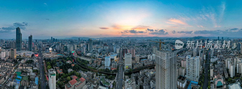 云南昆明日落晚霞航拍全景图