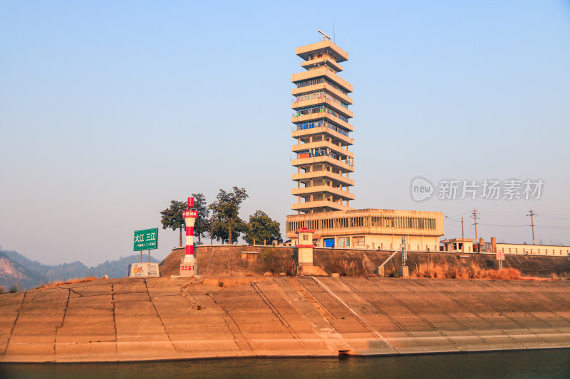 宜昌葛洲坝标志性三峡水道长江与三江交汇处