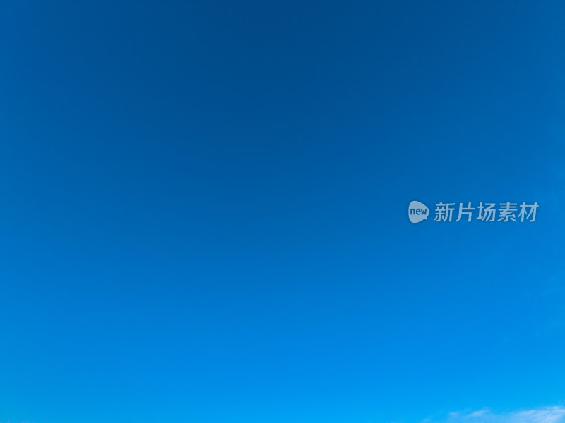 蓝色天空背景图