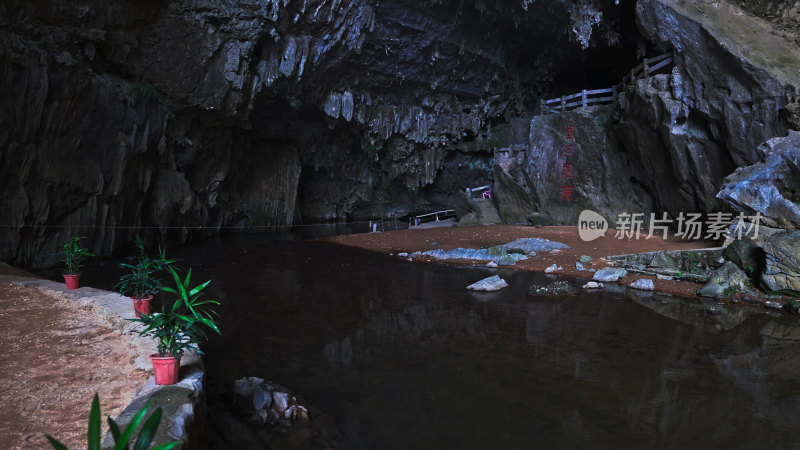 广东阳春凌霄岩溶洞洞穴