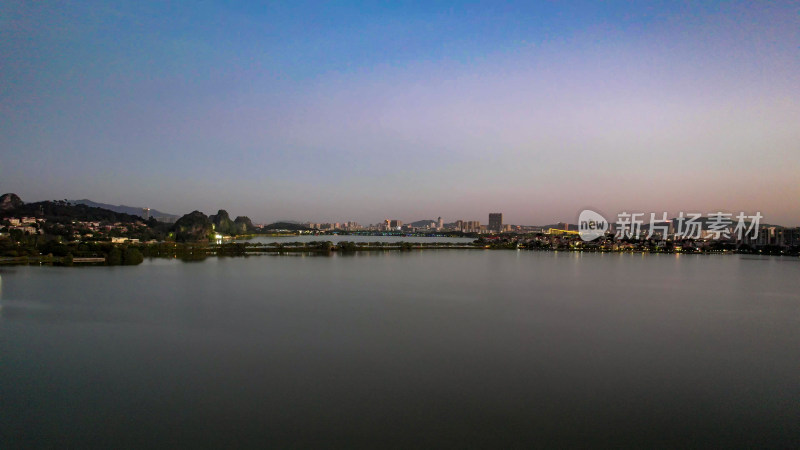 广东肇庆星湖夜景灯光航拍图