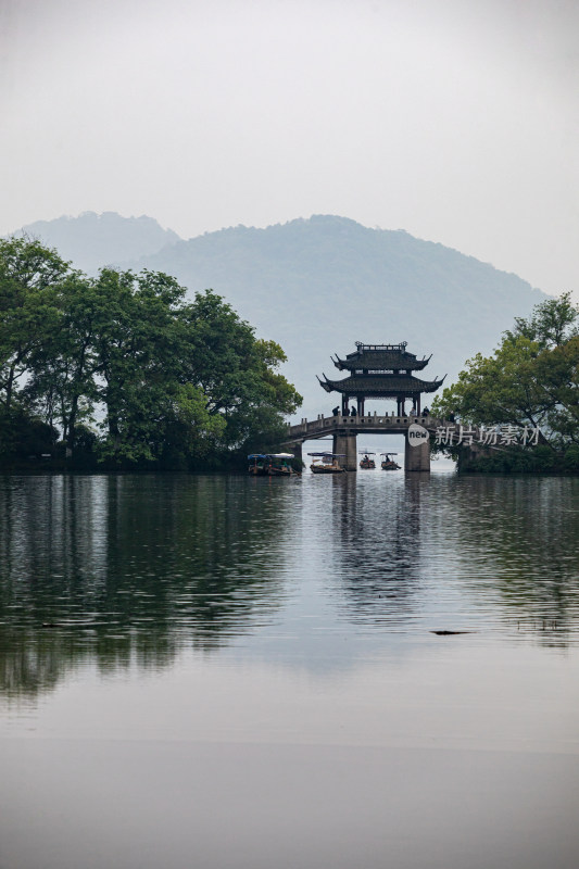 杭州西湖曲院风荷玉带桥自然山水景观