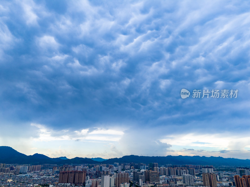 广西贵港城市风光天空白云航拍图