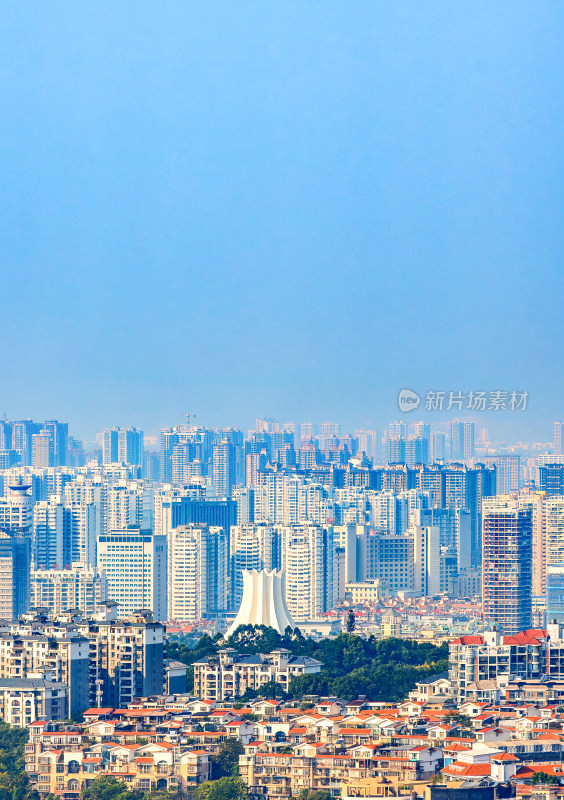 蓝天白云下南宁城市天际线高楼建筑群