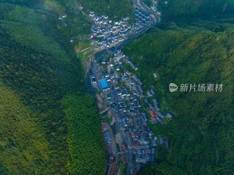 航拍浙江杭州临安区龙门秘境石门村山间村落