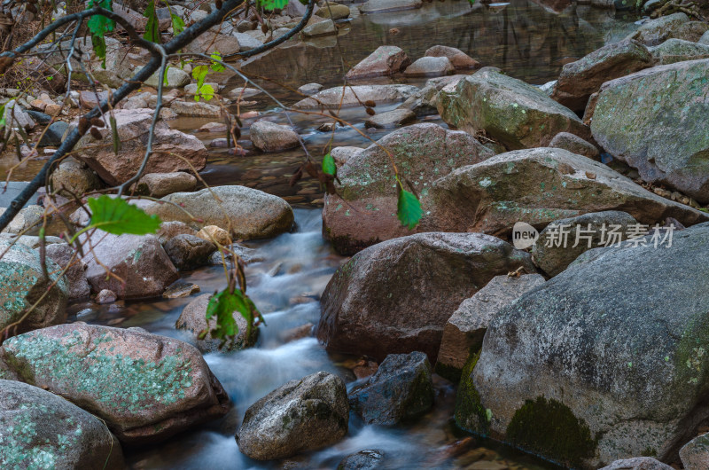 青岛崂山北九水，山谷中的溪流