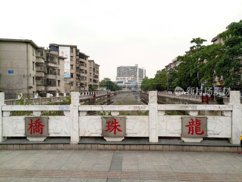 深圳龙珠桥城市街道景象