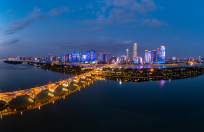 航拍长沙橘子洲大桥湘江沿岸城市夜景风光