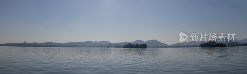 碧空映衬下的中国杭州西湖湖光山色