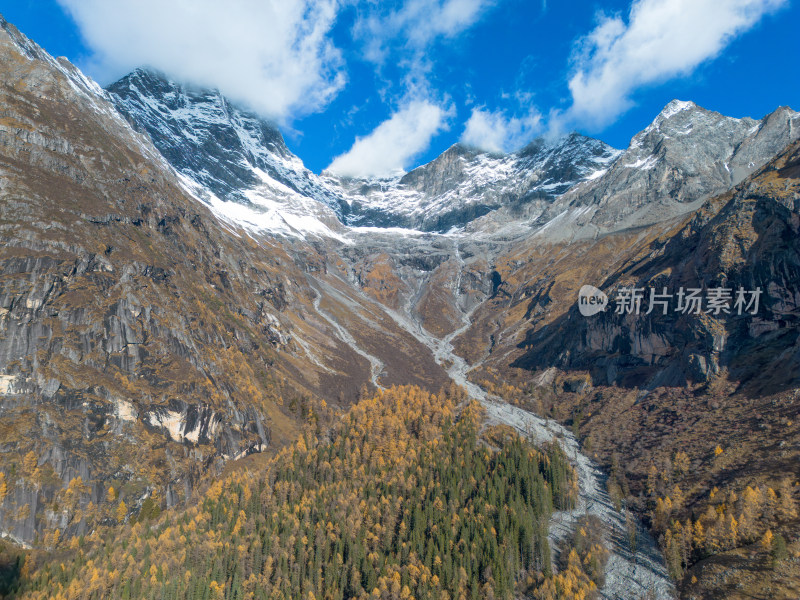 四姑娘山双桥沟景区航拍金秋雪山胜景