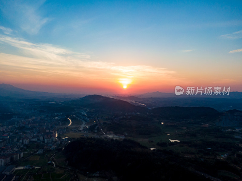 连绵起伏山川夕阳晚霞航拍