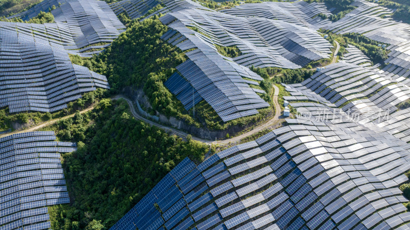 航拍大型光伏发电基地，新能源产业基地